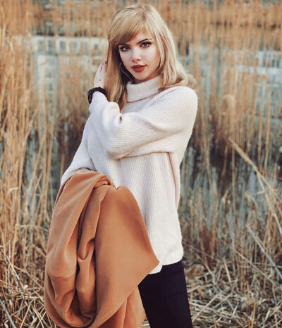  ,   Ella, 22 ,   ,   
