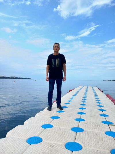  ,   Viktor, 46 ,   ,   