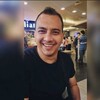  ,  Adel, 32
